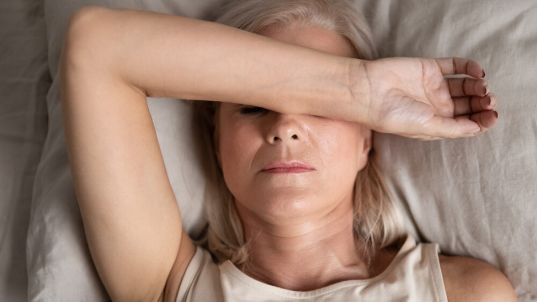 důsledky menopauzy kovová chuť