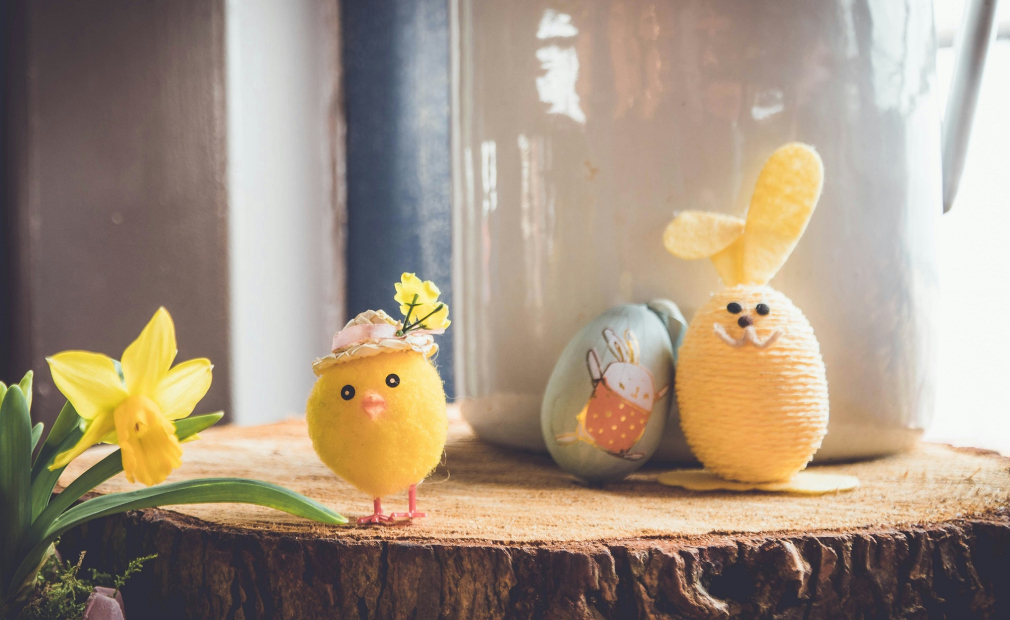 velikonoční zajíček z vyfouklého vajíčka a příze